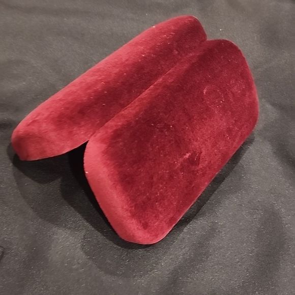 Gucci Authentic Red Velvet Eyewear/Sunglasses Case - Picture 7 of 7